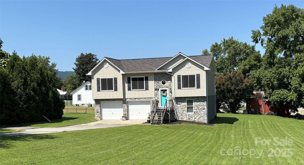 1010 Praley Street SW, Valdese, NC 28690