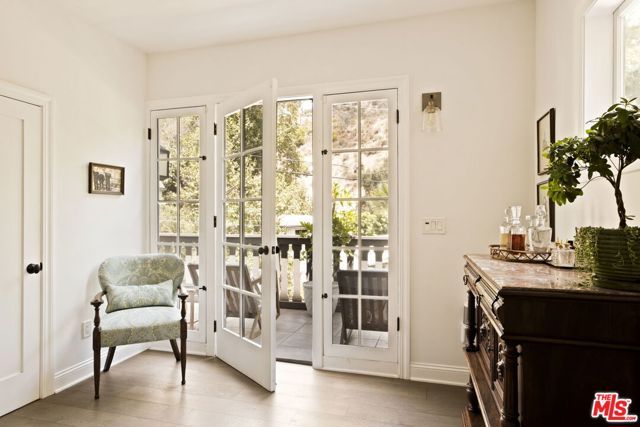 5860 Carolus Drive, Los Angeles, CA 90068