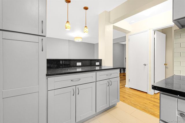 67-30 Clyde Street 6W, Forest Hills, NY 11375