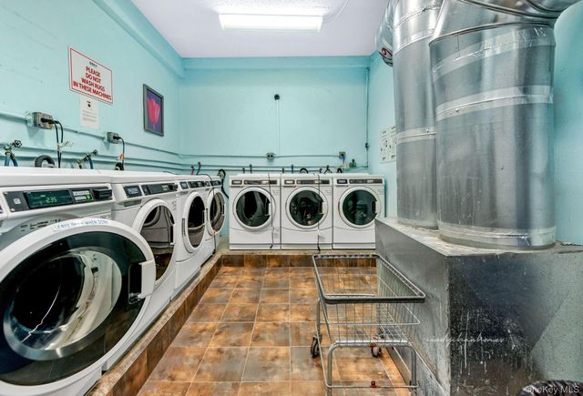 67-30 Clyde Street 6W, Forest Hills, NY 11375