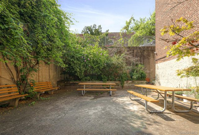 67-30 Clyde Street 6W, Forest Hills, NY 11375