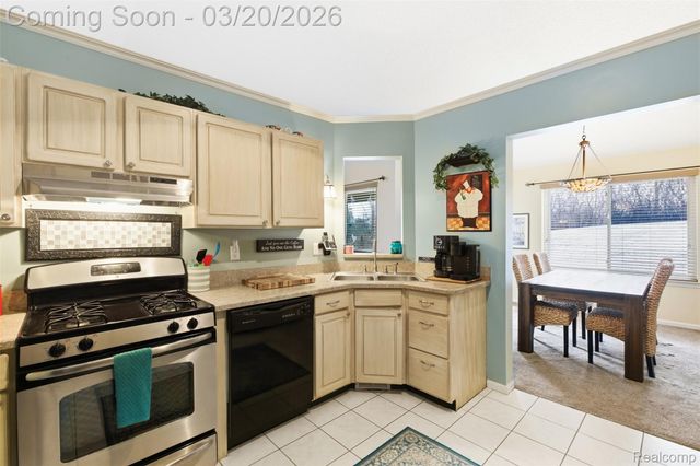 42925 N Hampton Drive, Sterling Heights, MI 48314