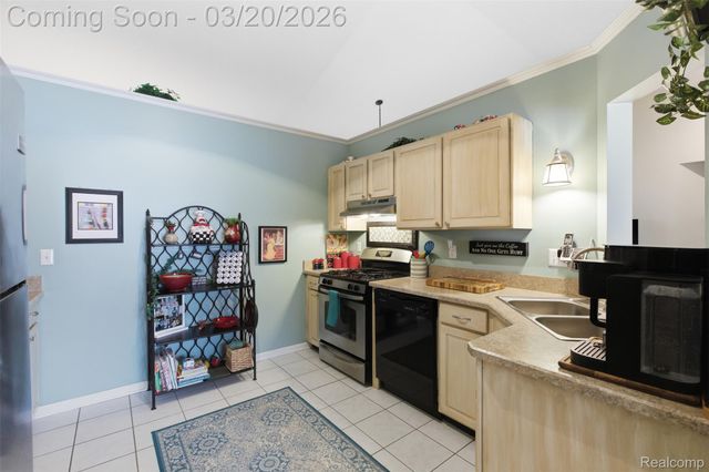 42925 N Hampton Drive, Sterling Heights, MI 48314