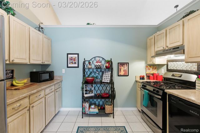 42925 N Hampton Drive, Sterling Heights, MI 48314