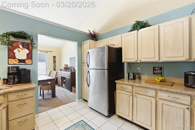 42925 N Hampton Drive, Sterling Heights, MI 48314