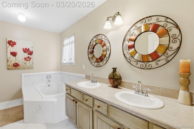 42925 N Hampton Drive, Sterling Heights, MI 48314