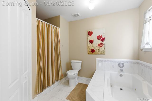 42925 N Hampton Drive, Sterling Heights, MI 48314