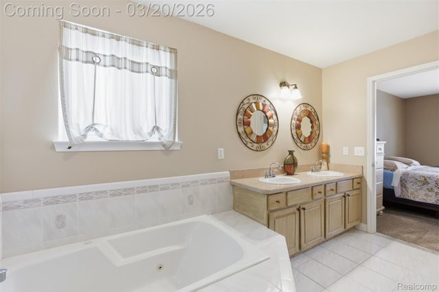 42925 N Hampton Drive, Sterling Heights, MI 48314