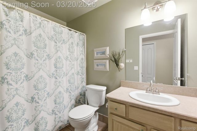 42925 N Hampton Drive, Sterling Heights, MI 48314