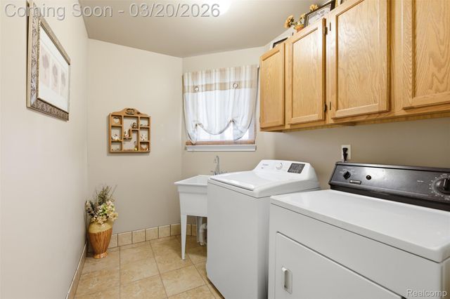 42925 N Hampton Drive, Sterling Heights, MI 48314