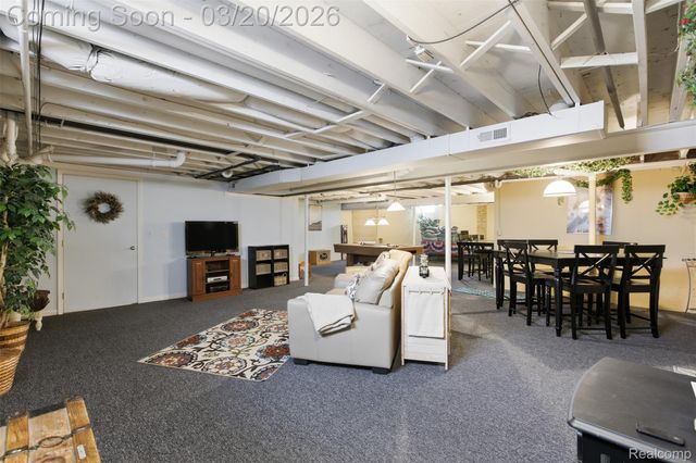 42925 N Hampton Drive, Sterling Heights, MI 48314