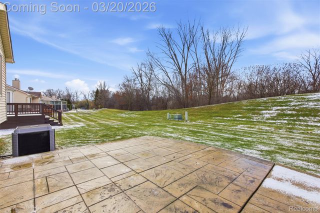 42925 N Hampton Drive, Sterling Heights, MI 48314