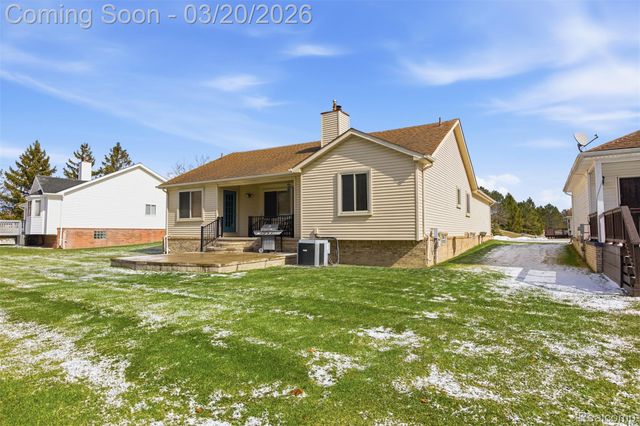 42925 N Hampton Drive, Sterling Heights, MI 48314