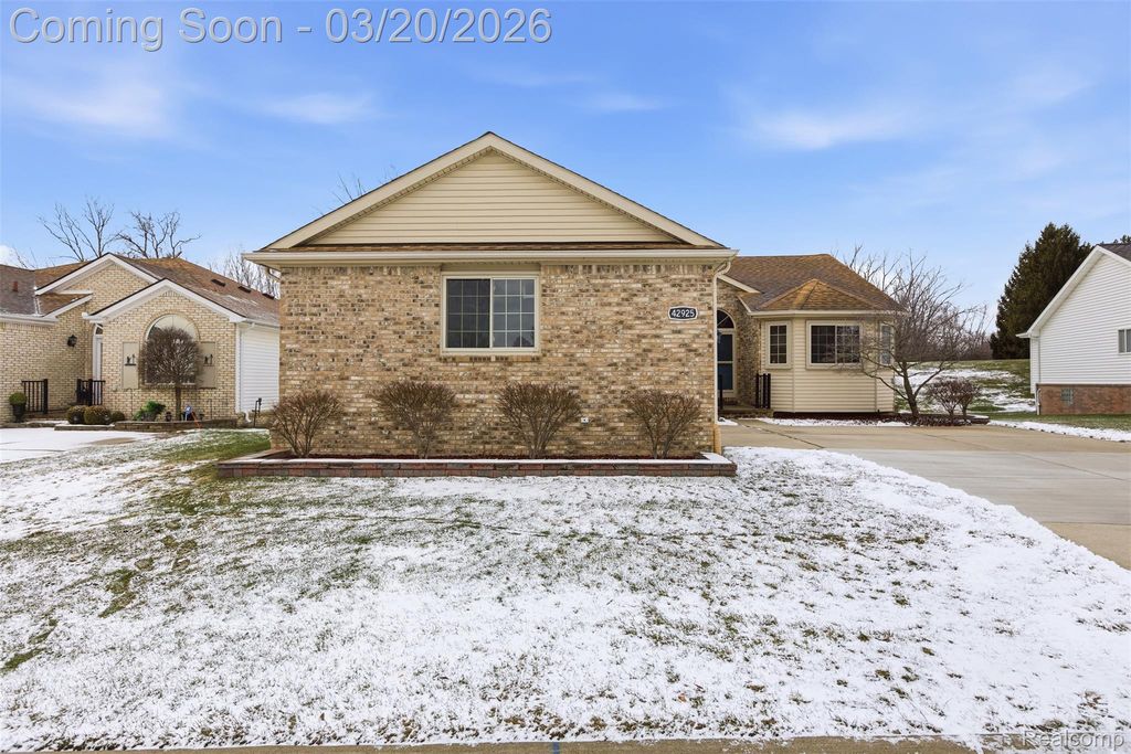 42925 N Hampton Drive, Sterling Heights, MI 48314
