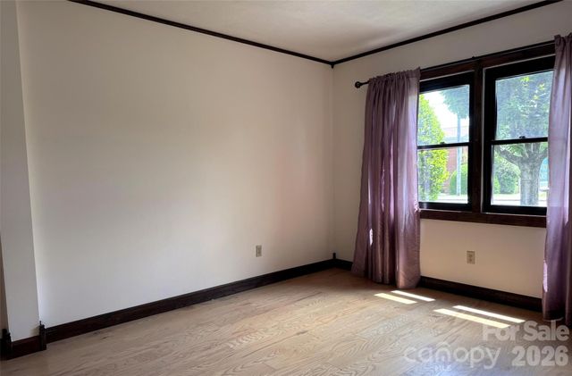 427 6th Avenue W A-12, Hendersonville, NC 28739