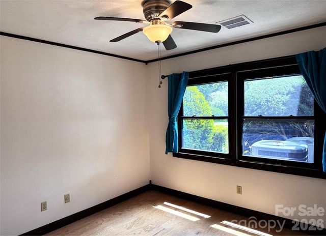 427 6th Avenue W A-12, Hendersonville, NC 28739