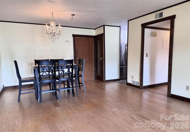 427 6th Avenue W A-12, Hendersonville, NC 28739