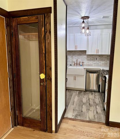 427 6th Avenue W A-12, Hendersonville, NC 28739