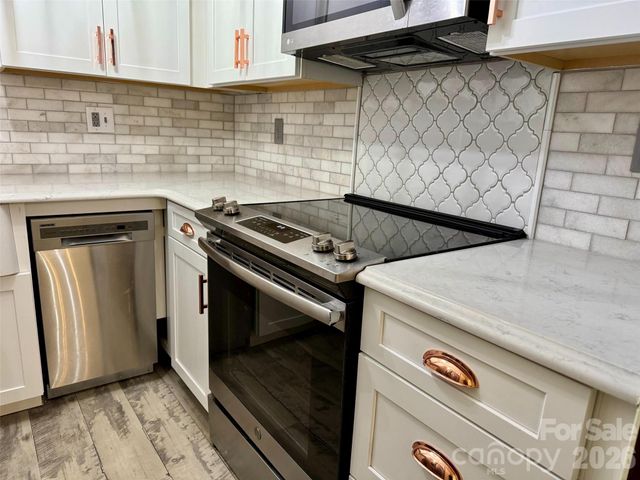 427 6th Avenue W A-12, Hendersonville, NC 28739