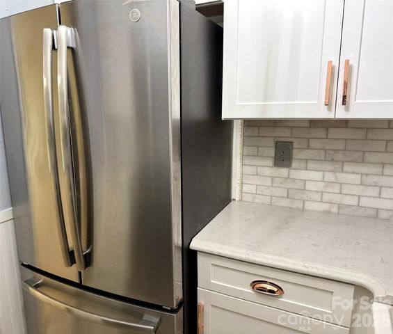427 6th Avenue W A-12, Hendersonville, NC 28739
