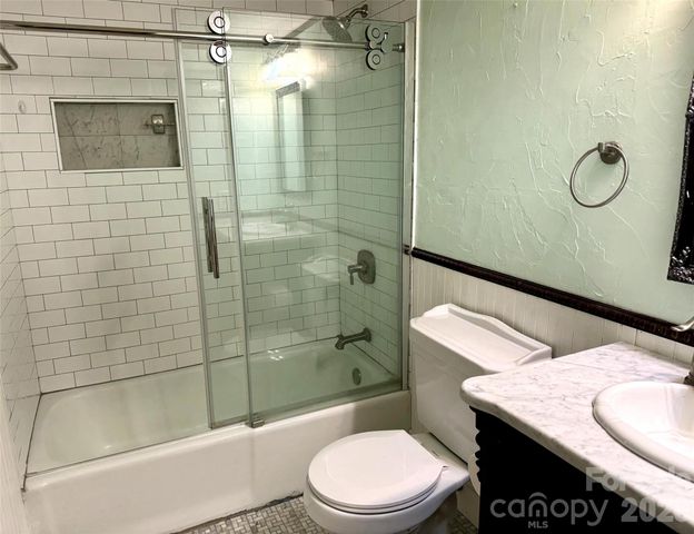 427 6th Avenue W A-12, Hendersonville, NC 28739