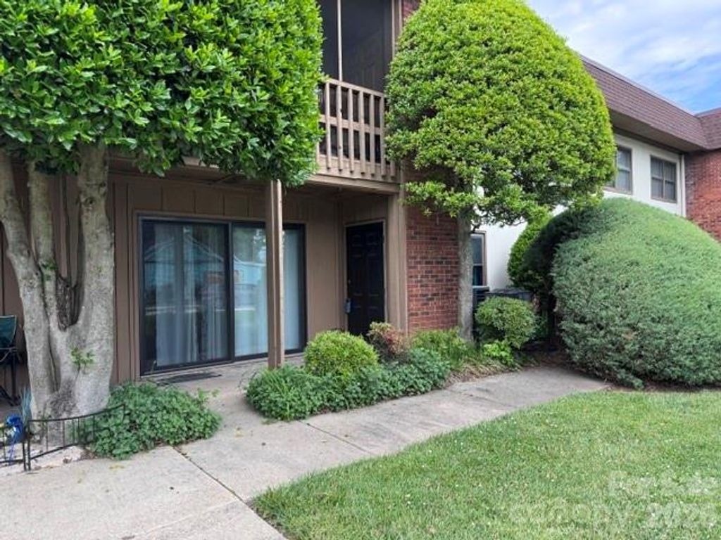 427 6th Avenue W A-12, Hendersonville, NC 28739
