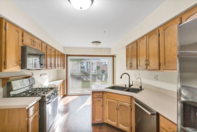 2116 Glasgow Court 2116, Hanover Park, IL 60133