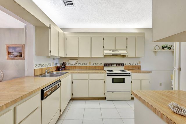 1600 SE Saint Lucie Boulevard SE 211, Stuart, FL 34996