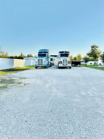 226 Road 5210, Cleveland, TX 77327