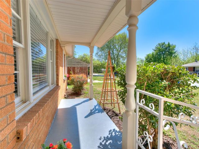 1507 Casady Lane, The Village, OK 73120