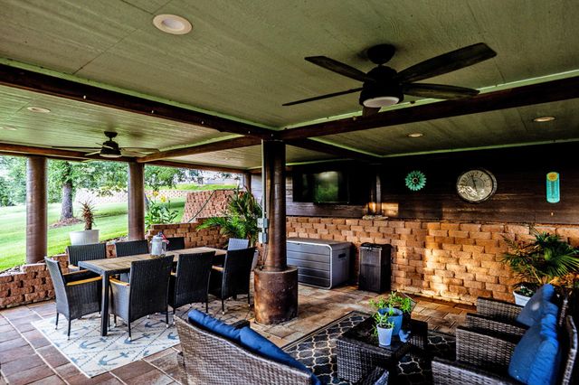 48 Hillsborough Drive, Huntsville, TX 77340