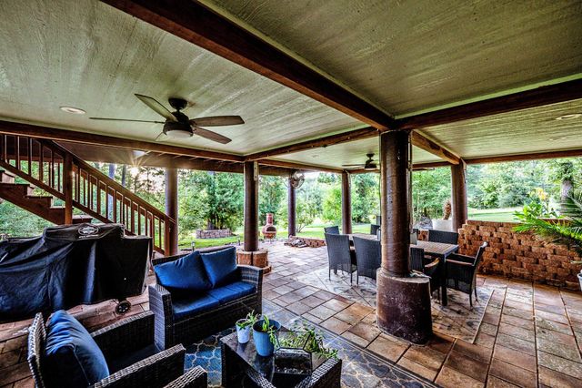 48 Hillsborough Drive, Huntsville, TX 77340