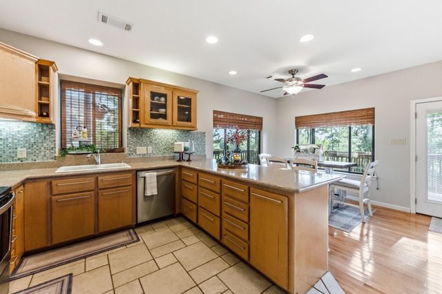48 Hillsborough Drive, Huntsville, TX 77340
