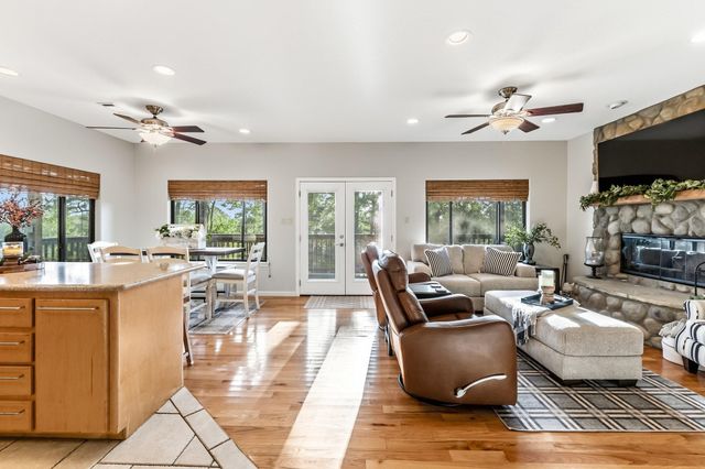 48 Hillsborough Drive, Huntsville, TX 77340