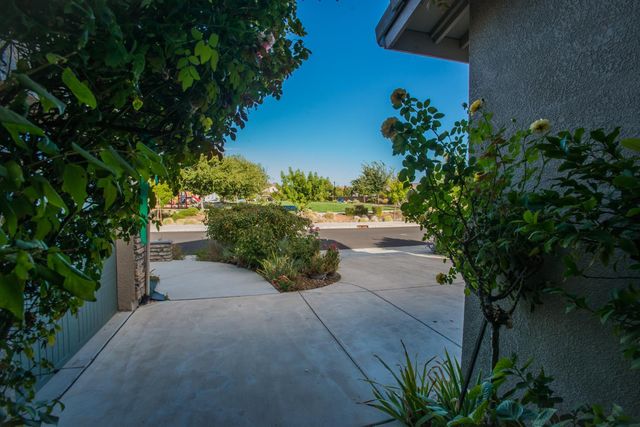 9924 Sintra Way, Elk Grove, CA 95757
