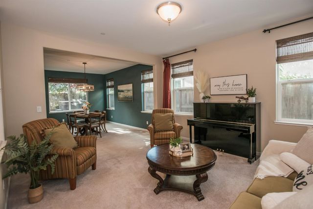 9924 Sintra Way, Elk Grove, CA 95757