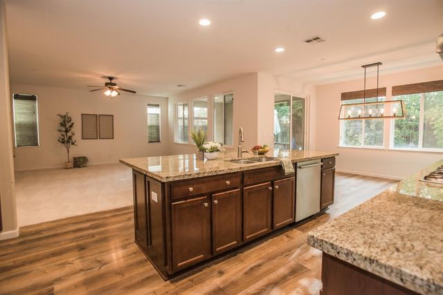 9924 Sintra Way, Elk Grove, CA 95757