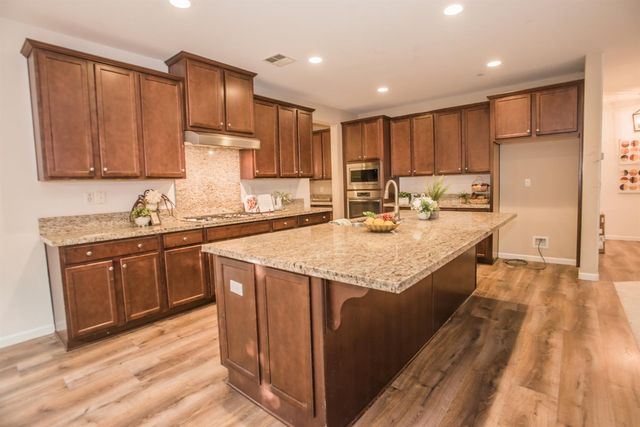 9924 Sintra Way, Elk Grove, CA 95757