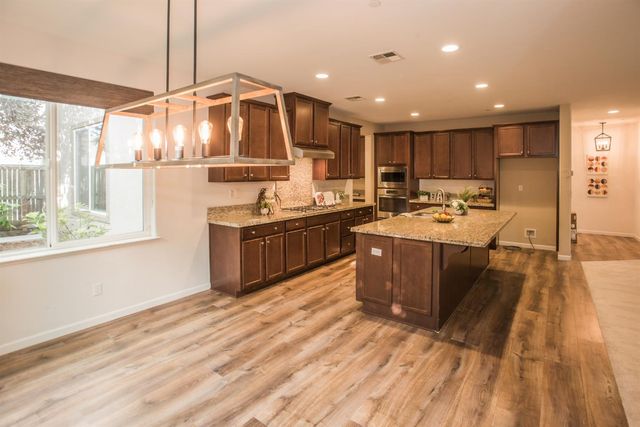 9924 Sintra Way, Elk Grove, CA 95757