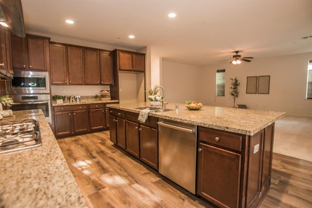 9924 Sintra Way, Elk Grove, CA 95757