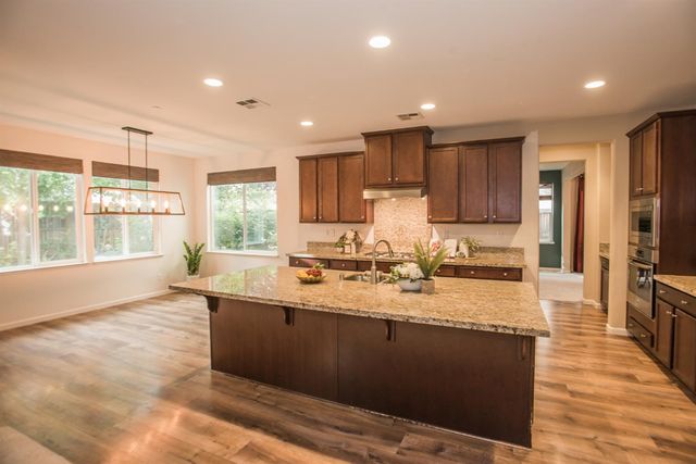 9924 Sintra Way, Elk Grove, CA 95757