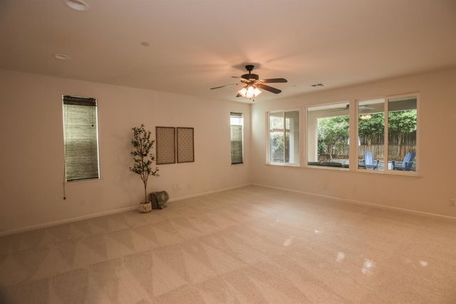 9924 Sintra Way, Elk Grove, CA 95757
