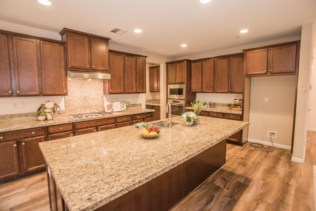 9924 Sintra Way, Elk Grove, CA 95757