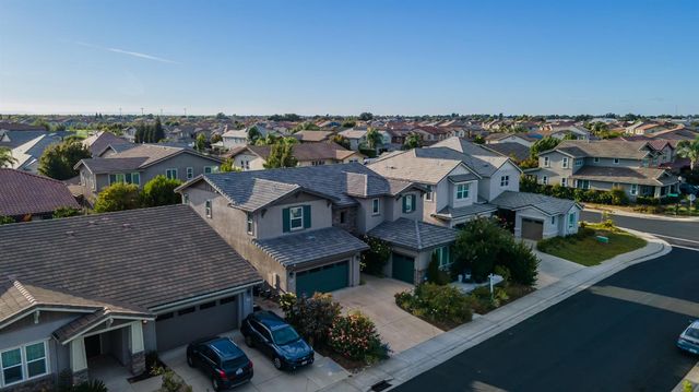 9924 Sintra Way, Elk Grove, CA 95757