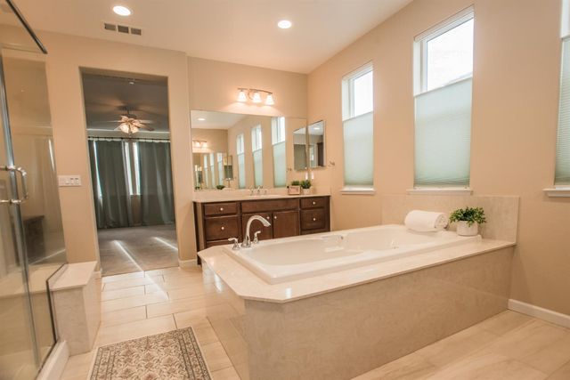 9924 Sintra Way, Elk Grove, CA 95757