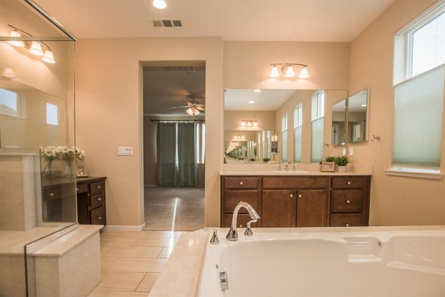 9924 Sintra Way, Elk Grove, CA 95757