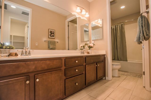 9924 Sintra Way, Elk Grove, CA 95757