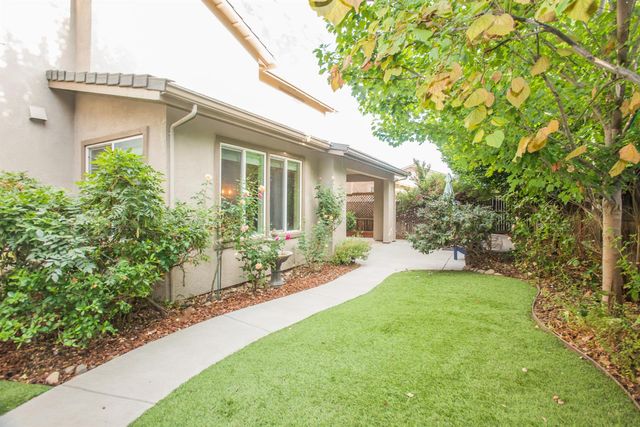 9924 Sintra Way, Elk Grove, CA 95757