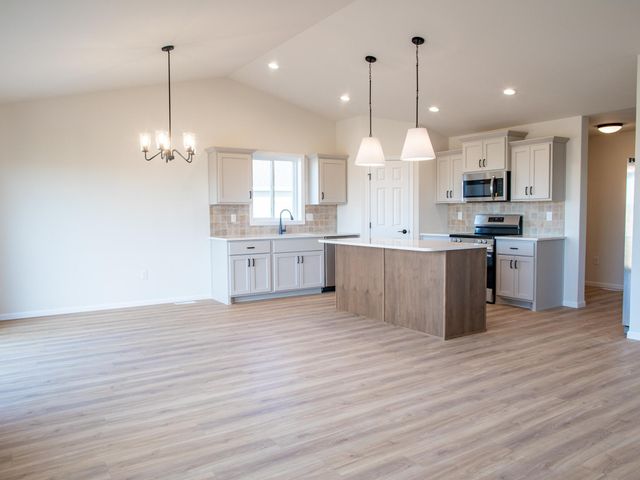 6721 14 Street S, Fargo, ND 58104