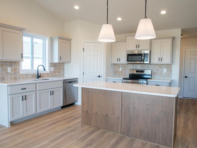 6721 14 Street S, Fargo, ND 58104
